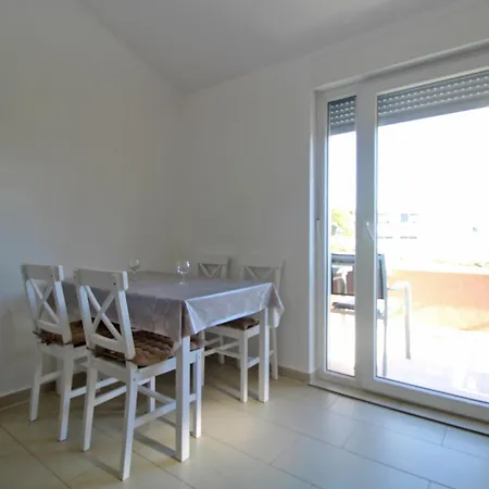 Milovan 1774 Apartment *